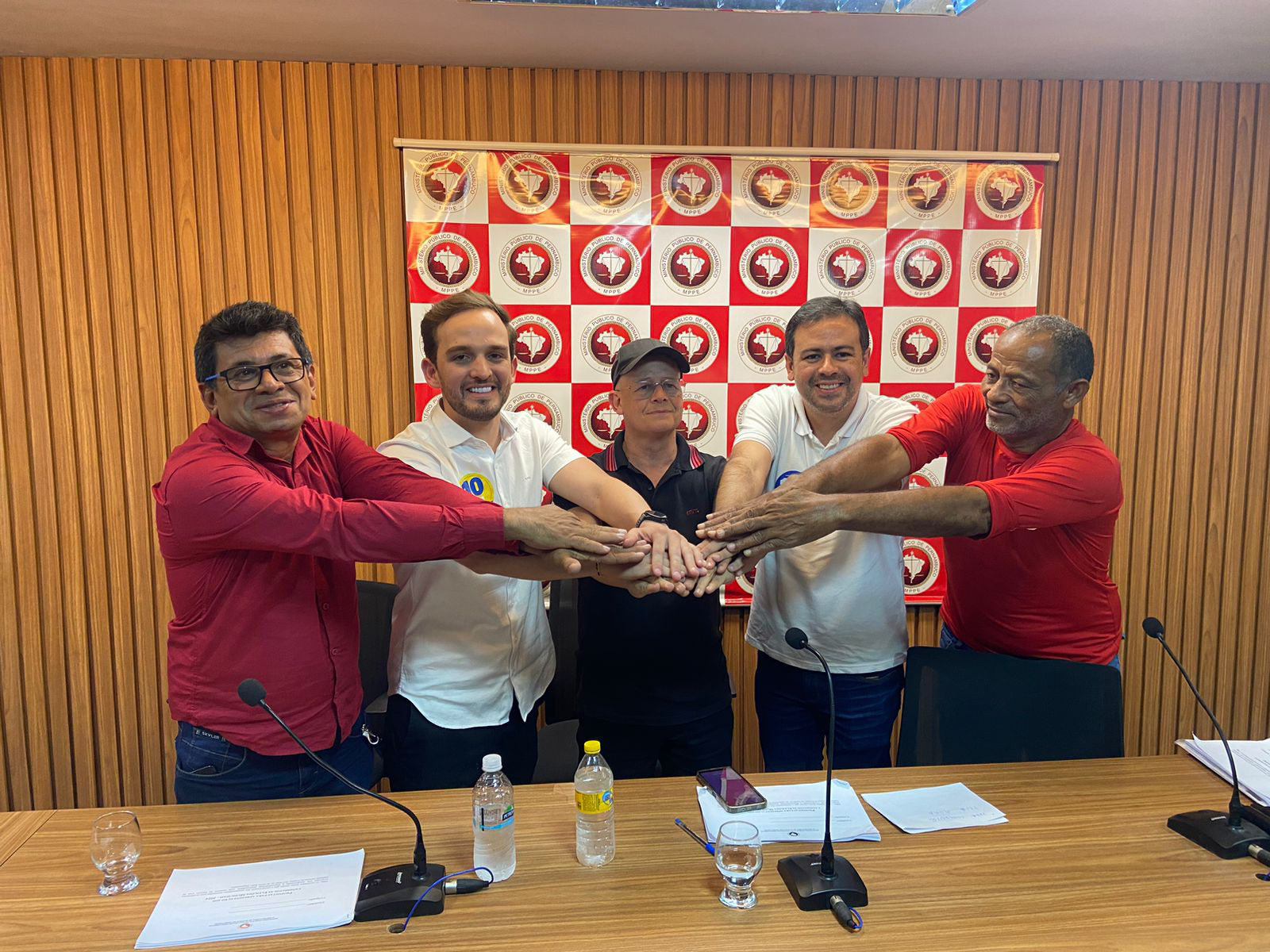 Candidatos a Prefeito de Ouricuri assumem compromisso público com propostas coletivas em evento histórico com MPPE e Sociedade Civil